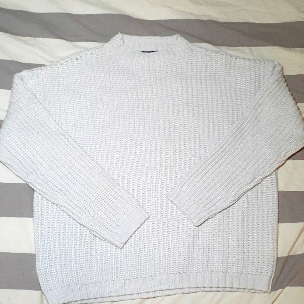 Silver grey knit sweater.